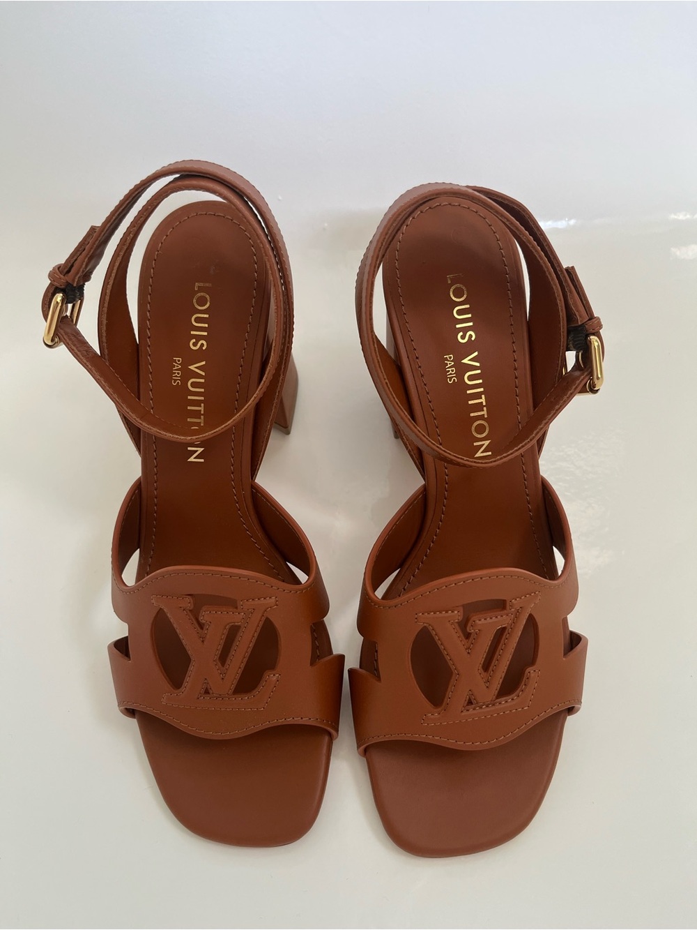 Authentic‼️Louis Vuitton Women’s Isola Sandals 39 with dust bags